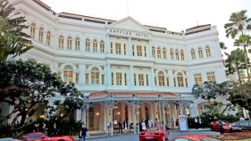 ... the luxurious hotel, Raffles Hotel.